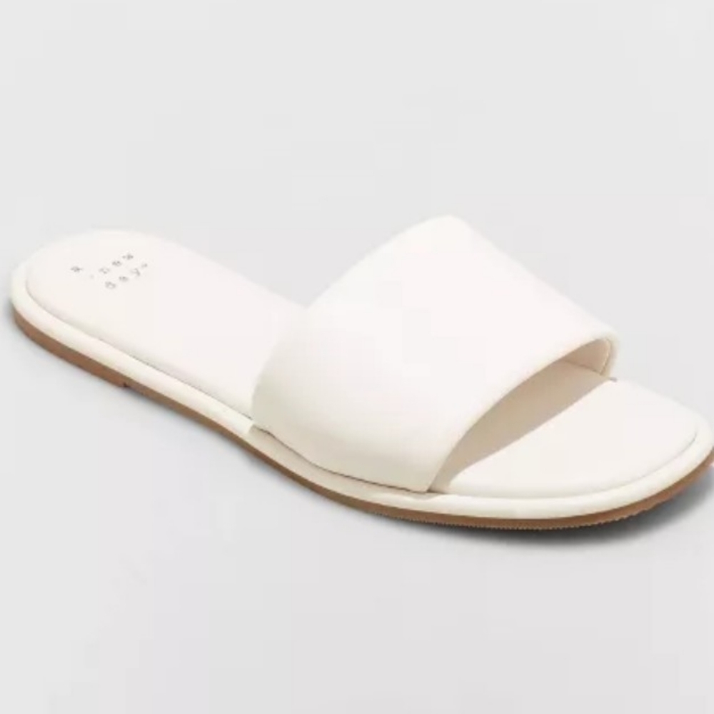 NWT. Lulu slide sandals from Target